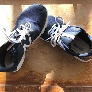Used in decent condition women’s new balance shoes
